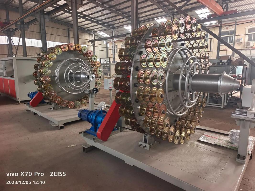 pe钢丝骨架管设备生产线75